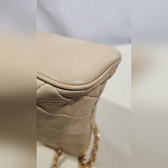 Chanel Dome 1996-1997 shoulder. 24k gold plated hardware. Card & Dustbag include - Picture 9 of 16